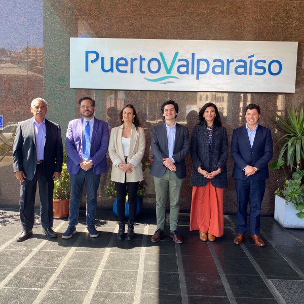 Subsecretario José Miguel Ahumada se reúne con directorio y ejecutivos de Puerto Valparaíso