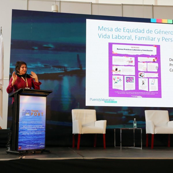 Directora de Puerto Valparaíso expone sobre Equidad de Género en feria Transport 2022