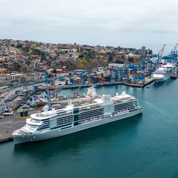 Doble recalada de cruceros en Valparaíso: Uno propulsado por GNL y otro en viaje de 9 meses