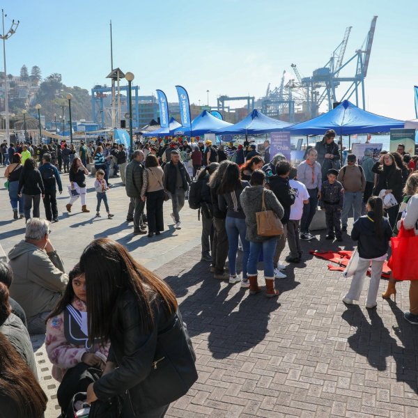Quinta versión de “Conoce tu Puerto” reunió a cientos de familias en Valparaíso