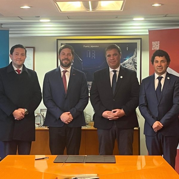 Puerto Valparaíso y TPV firman extensión de concesión del Terminal 2 hasta 2029